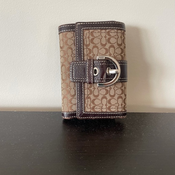 Coach signature C wallet! - Picture 2 of 8
